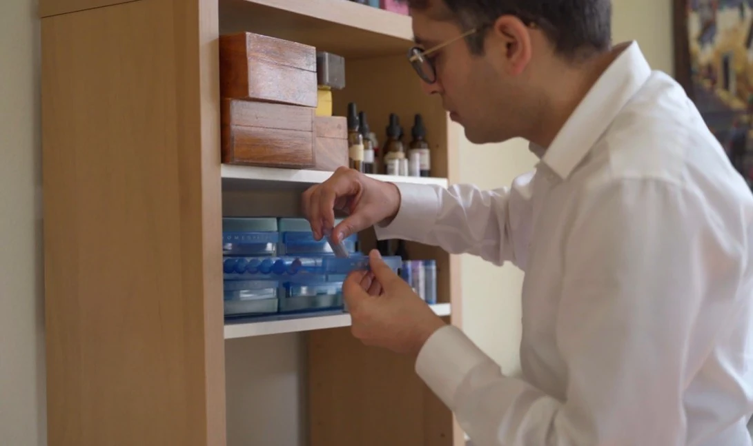Sameer Vermani selecting homeopathic remedies